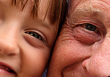 Un rostro joven junto a un rostro viejo